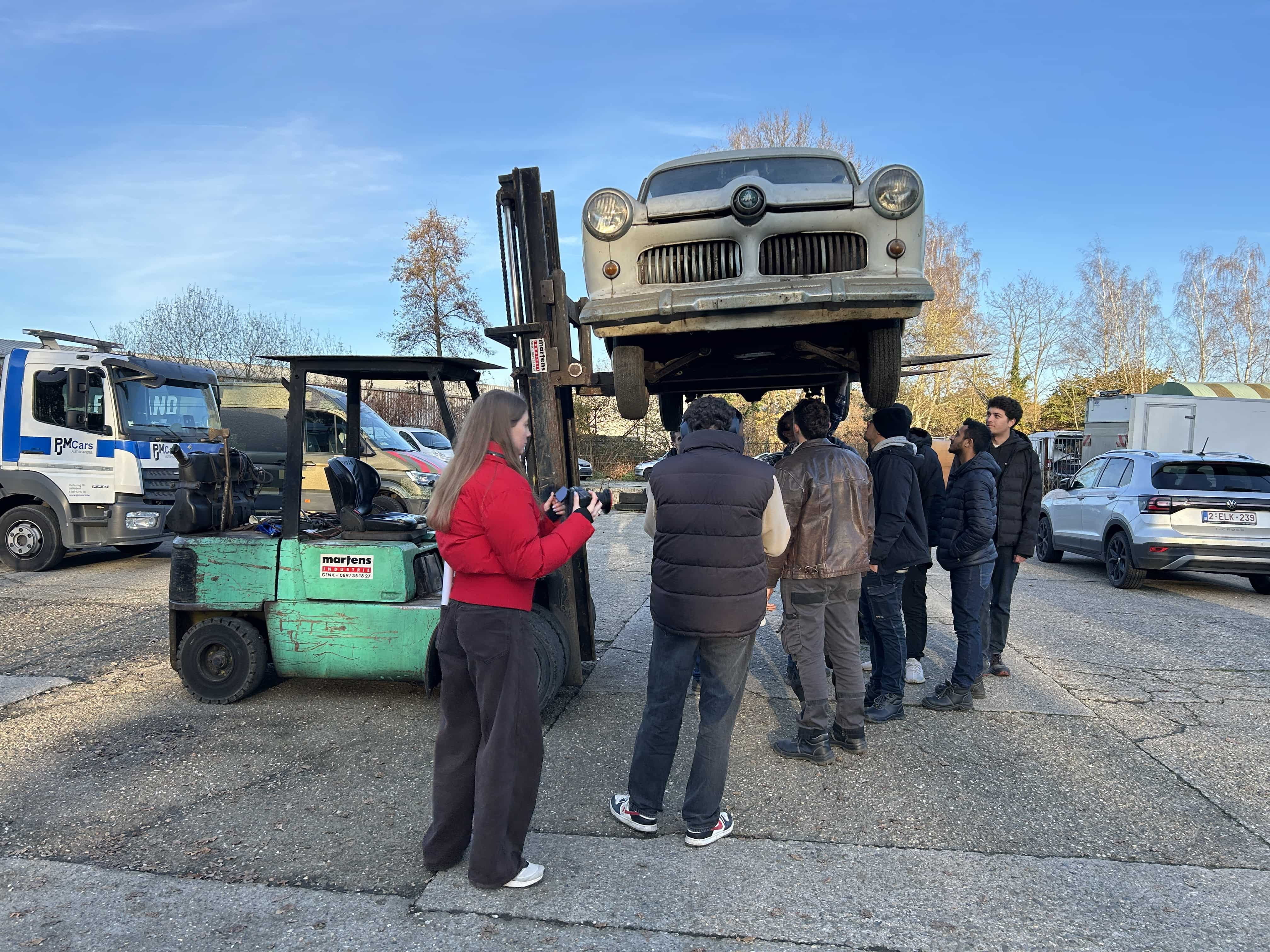 Auto op heftruk